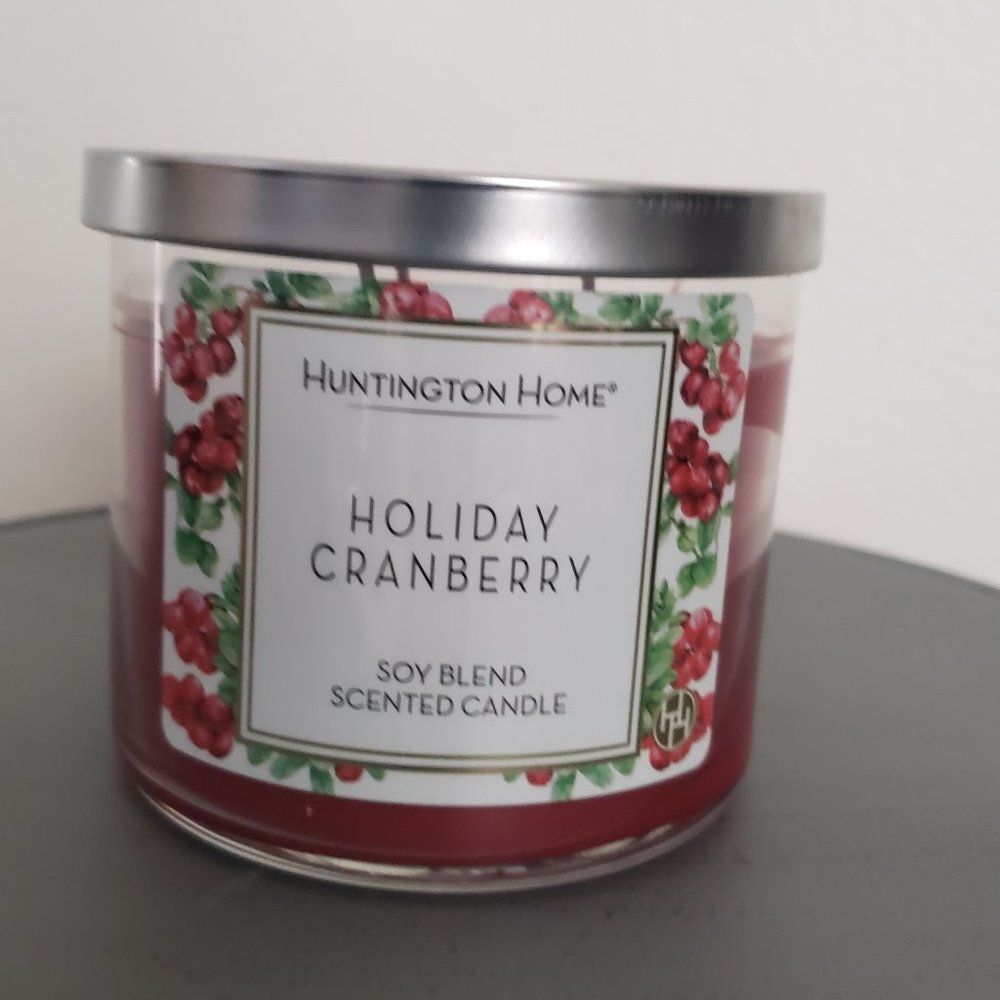 (1) Huntington Home 3 wick scented candle